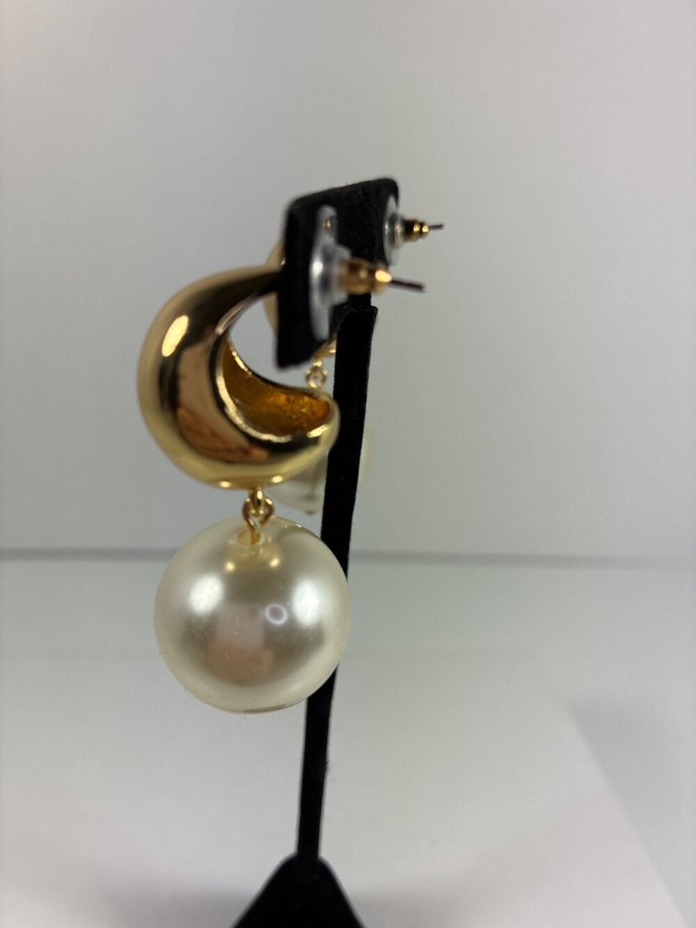 Gold Tone Pearl Drop Hoop Earrings Large Faux Pearl Statement Dangle Modern - Picture 2 of 8